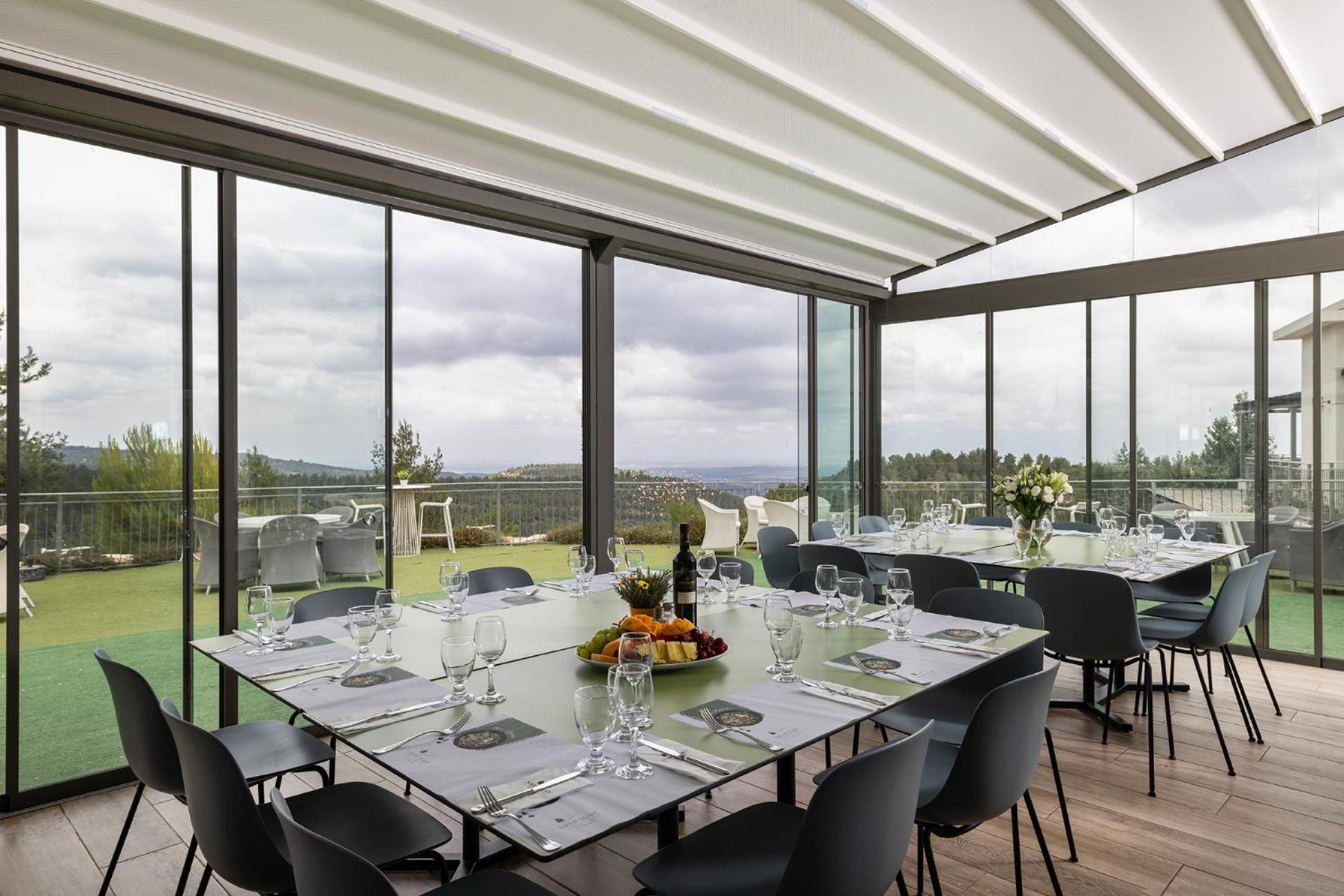 C Hotel Neve Ilan Esterno foto