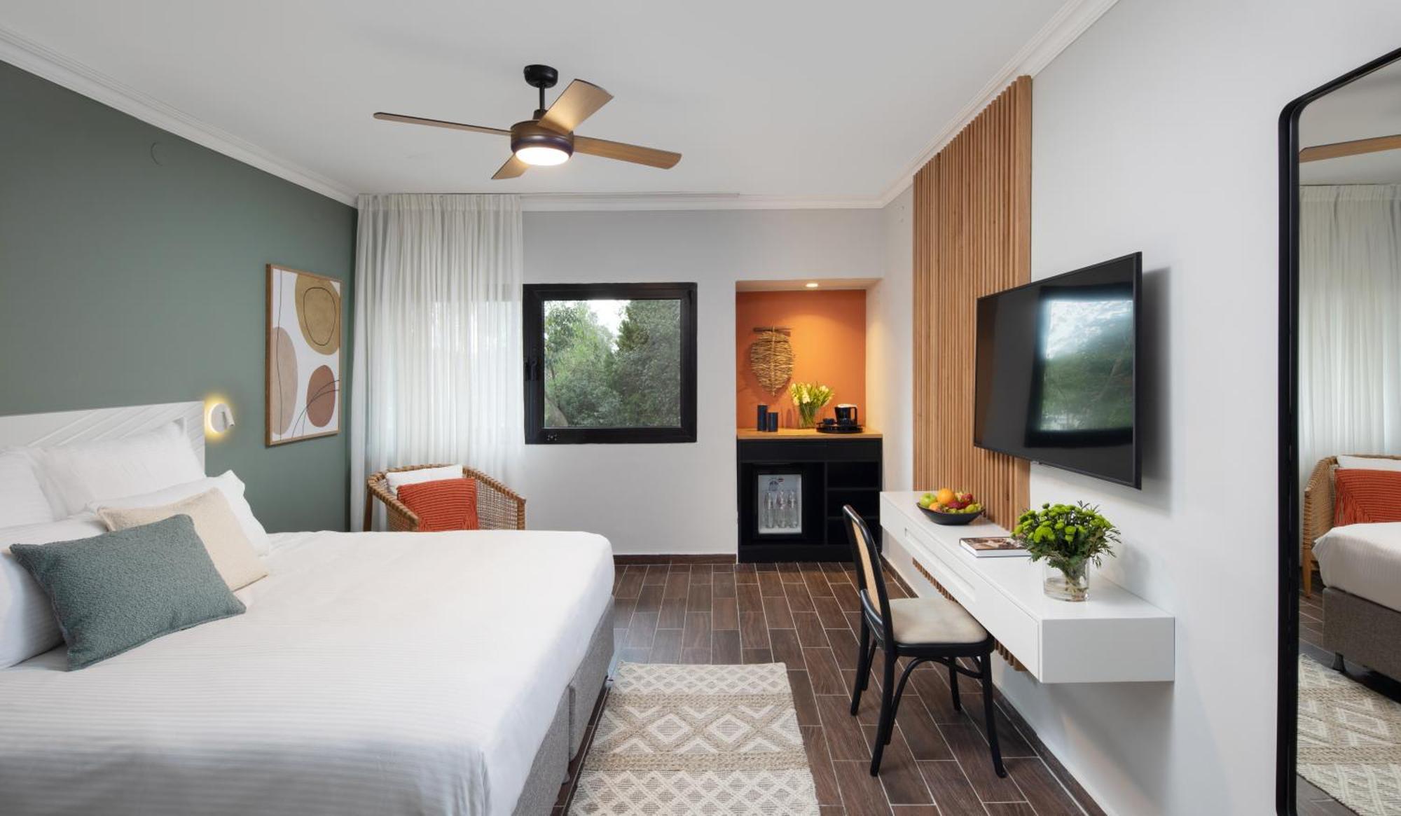 C Hotel Neve Ilan Esterno foto