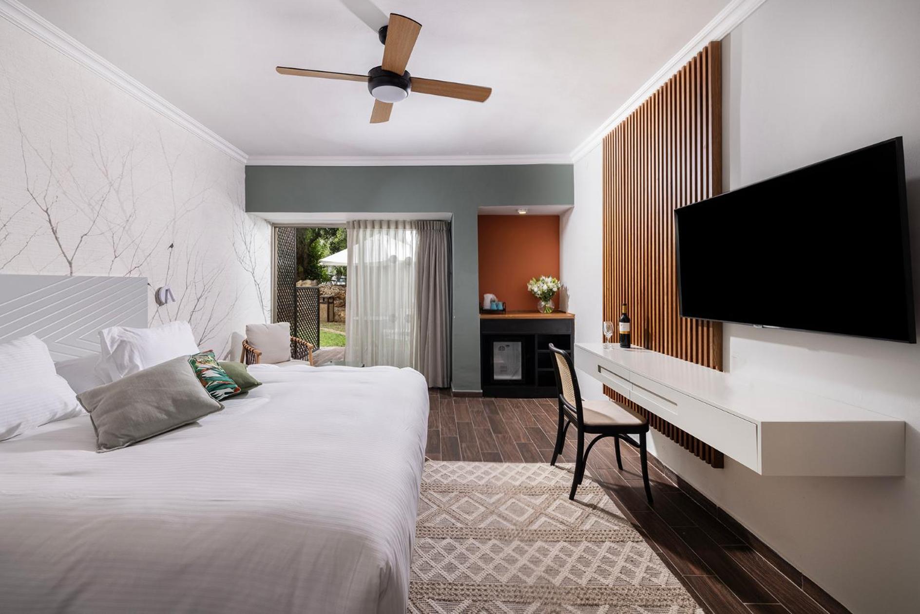 C Hotel Neve Ilan Esterno foto
