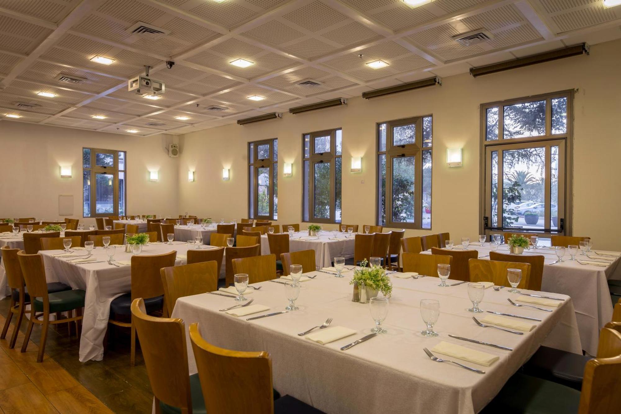 C Hotel Neve Ilan Esterno foto