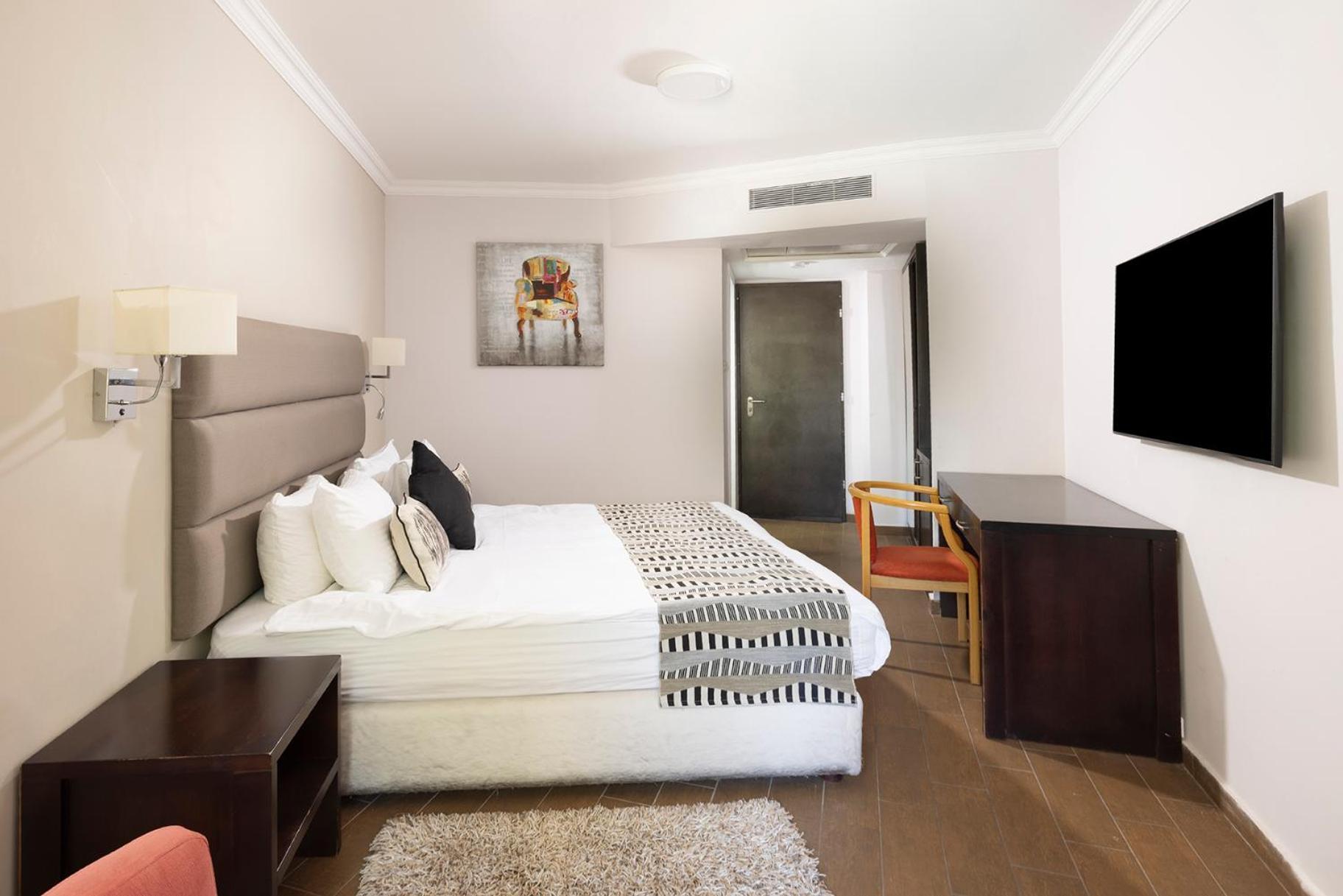 C Hotel Neve Ilan Esterno foto