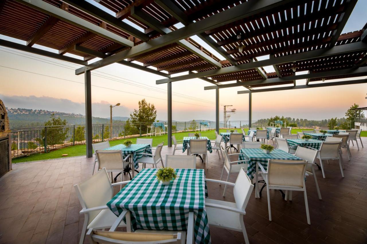 C Hotel Neve Ilan Esterno foto