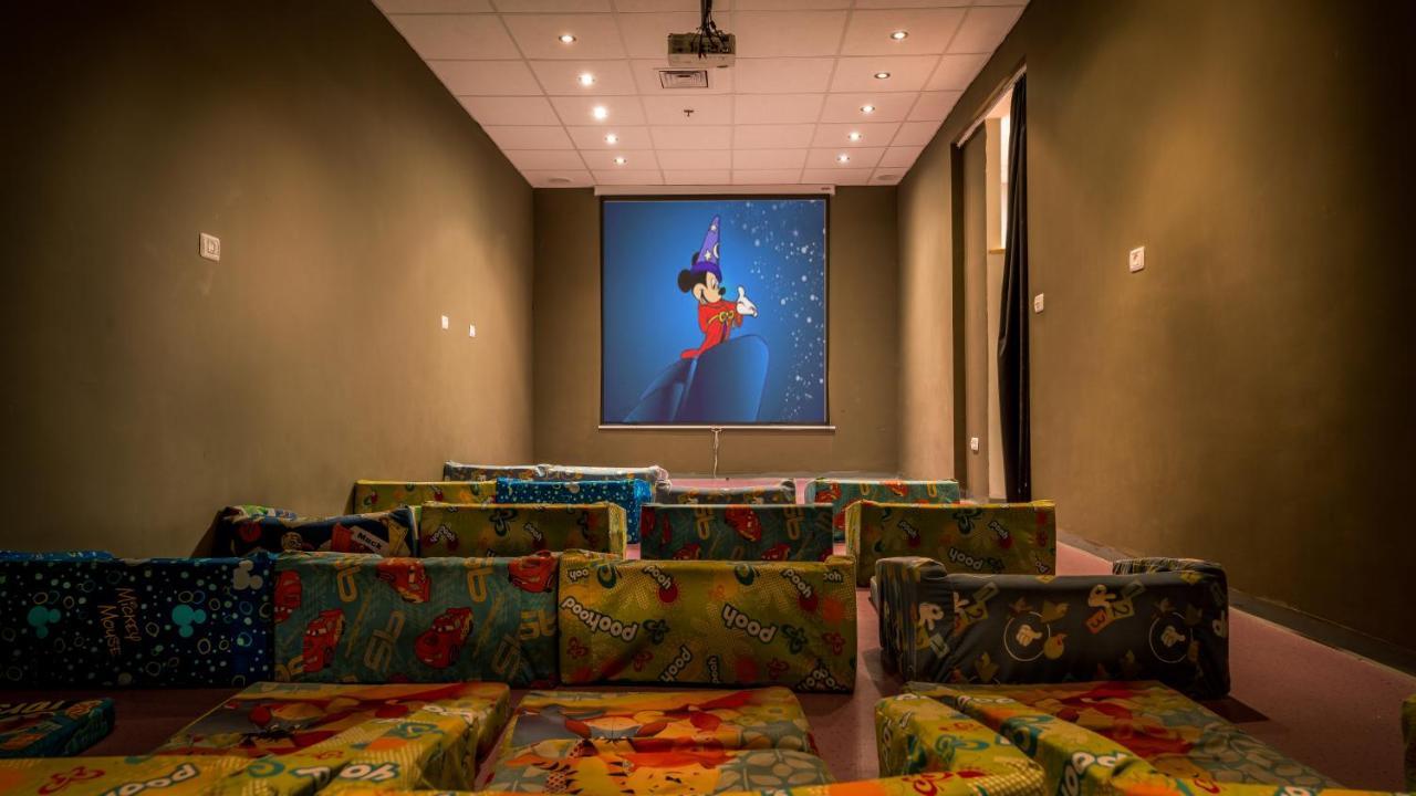 C Hotel Neve Ilan Esterno foto
