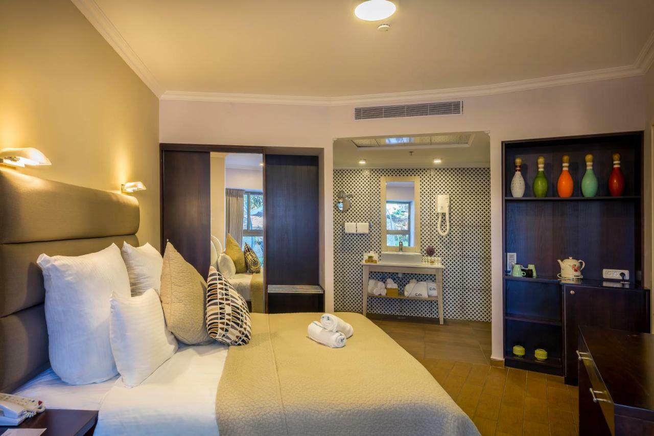 C Hotel Neve Ilan Esterno foto