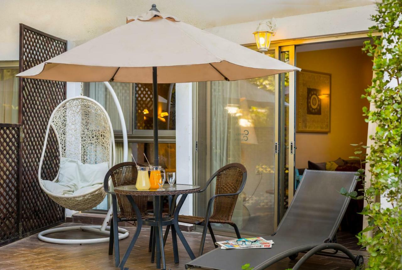 C Hotel Neve Ilan Esterno foto